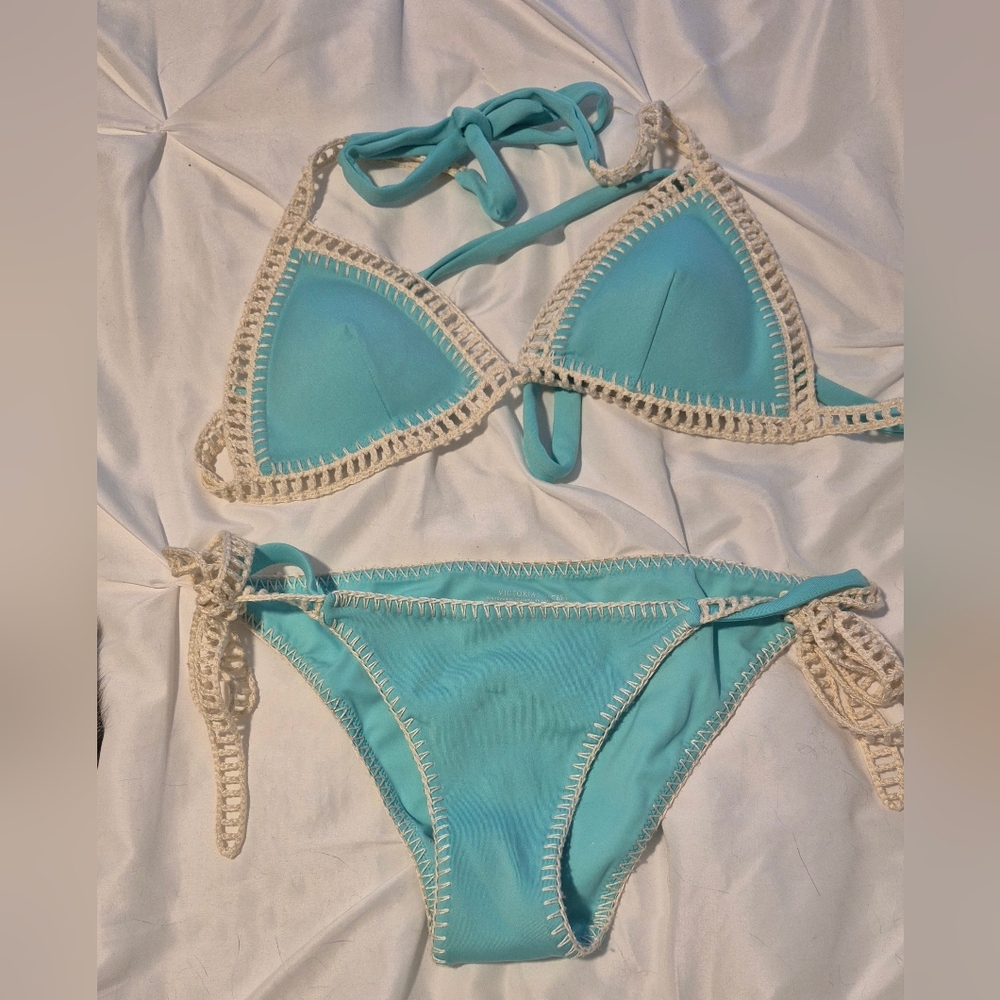 Victoria's Secret turquoise bikini set with crochet detailing. sz. S/P